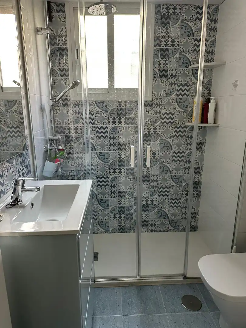 Badezimmer von Wohnung zum Verkauf in Córdoba mit Klimaanlage, Heizung und Privatgarten