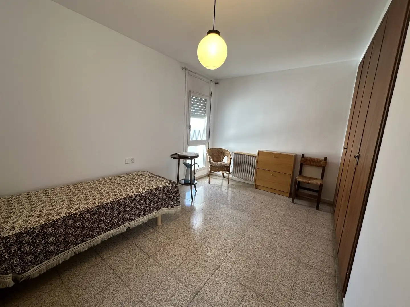 Schlafzimmer von Dachboden zum Verkauf in Girona mit Klimaanlage, Heizung und Terrasse