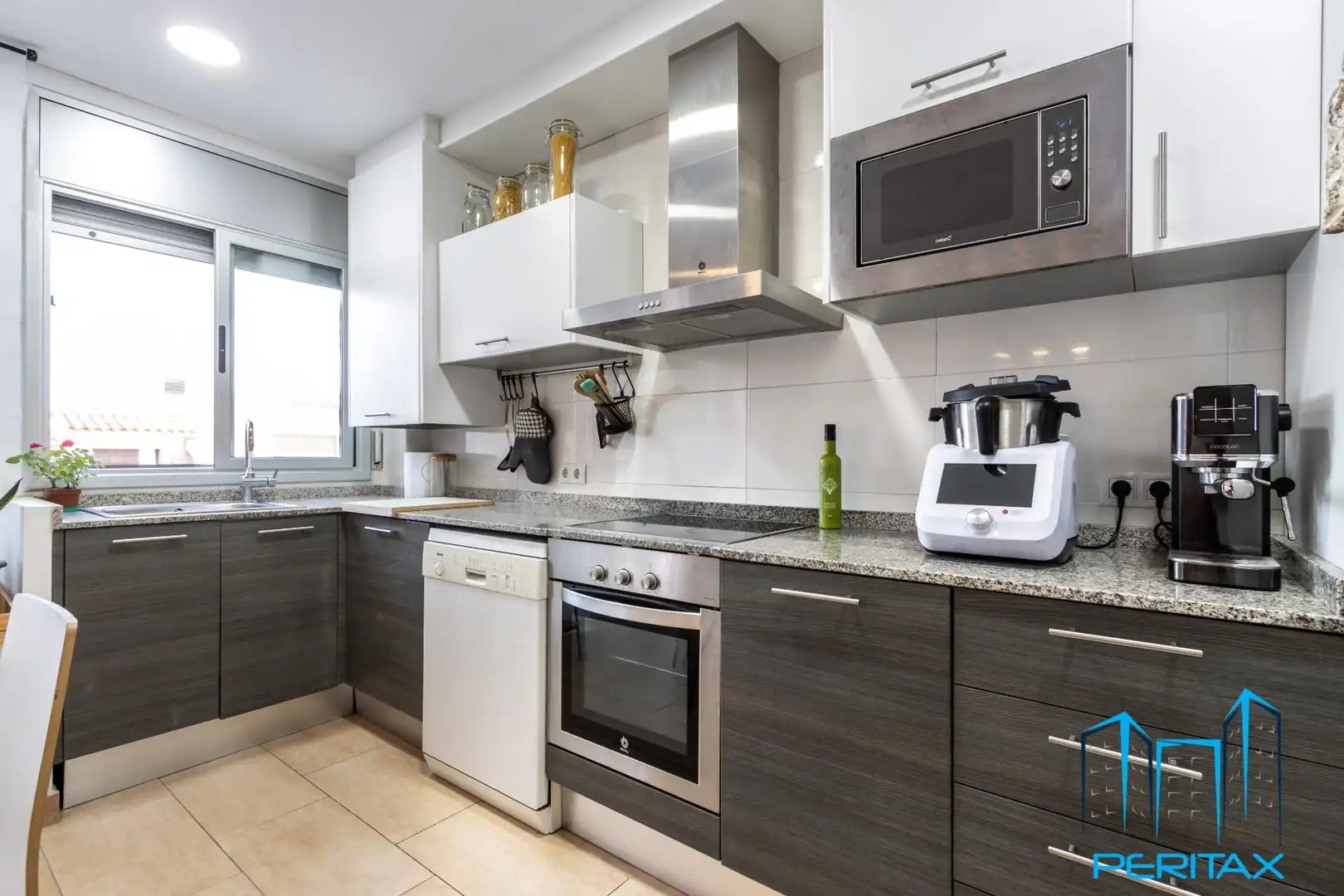 Penthouse with terrace for sale in Carrer de les Tres Creus, imagen 13