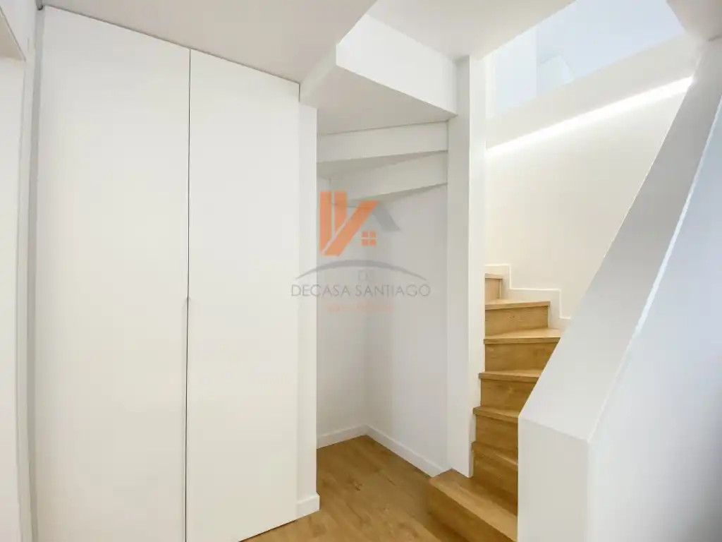 Casa adosada en venta en Santiago de Compostela  con Balcón