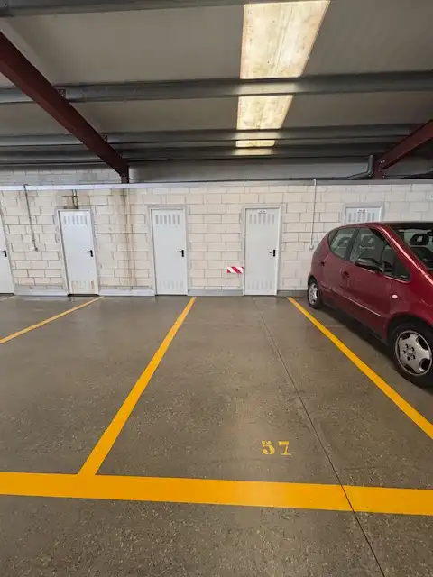 Parking de Apartamento de alquiler en Narón con Calefacción, Parquet y Trastero