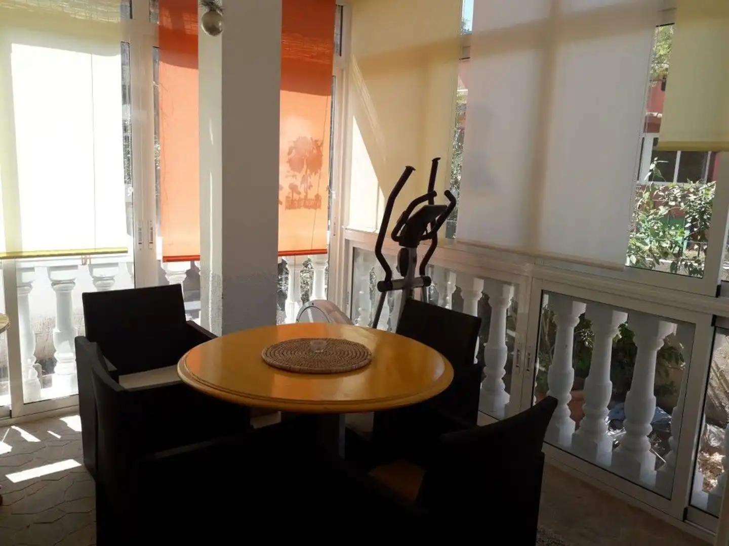 Menjador de Casa adosada en venda en Montserrat amb Calefacció, Jardí privat i Terrassa