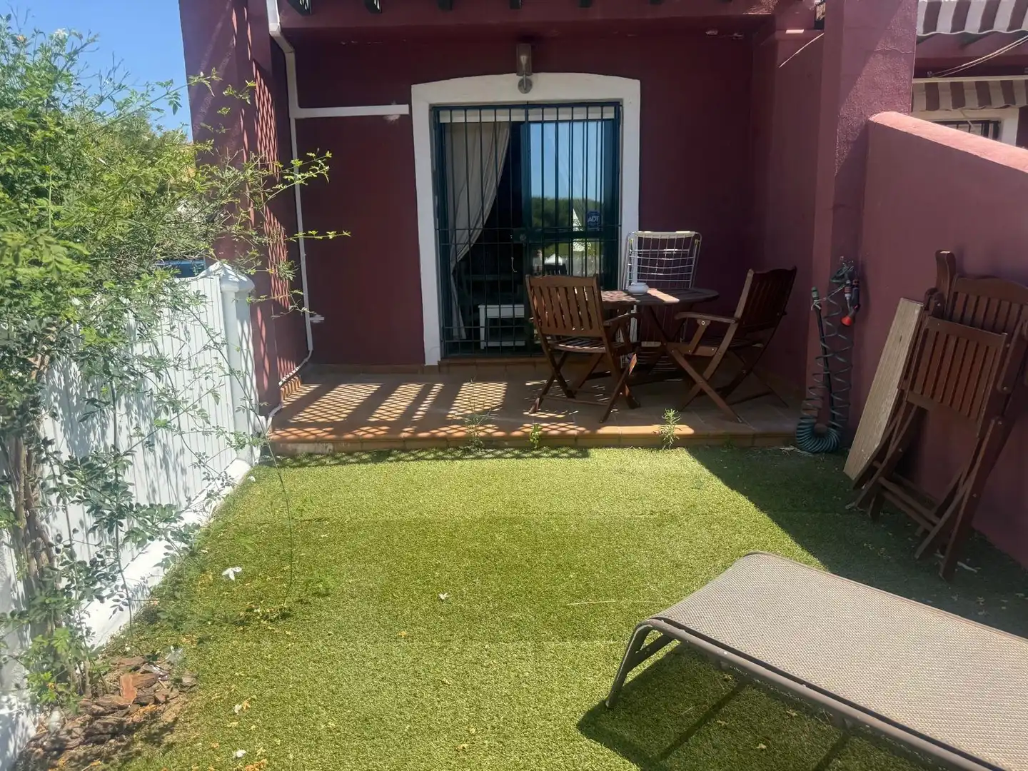 Terrassa de Casa adosada en venda en Chiclana de la Frontera amb Aire condicionat, Calefacció i Jardí privat