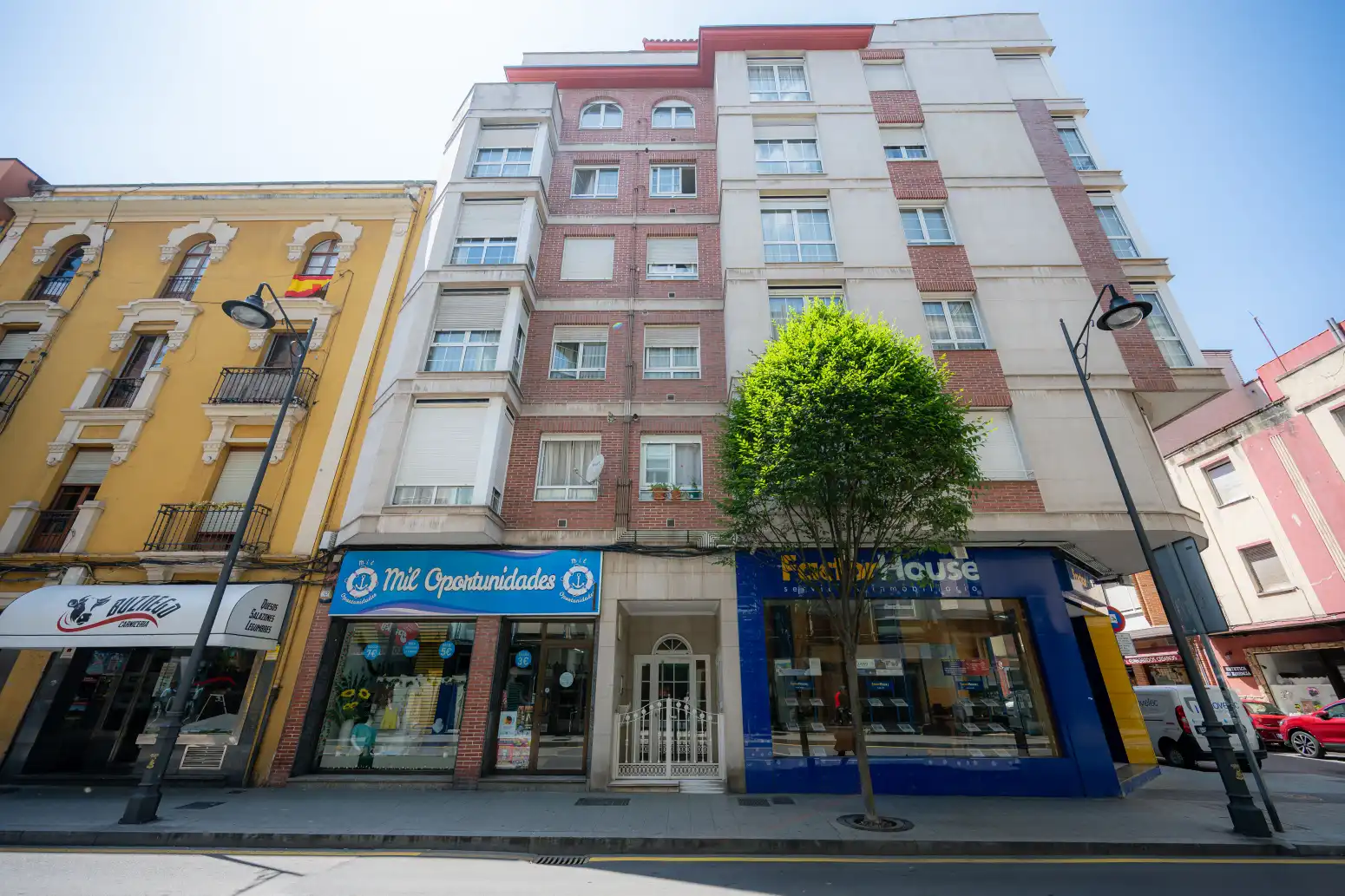 Vista exterior de Pis en venda en Gijón  amb Calefacció, Parquet i Moblat
