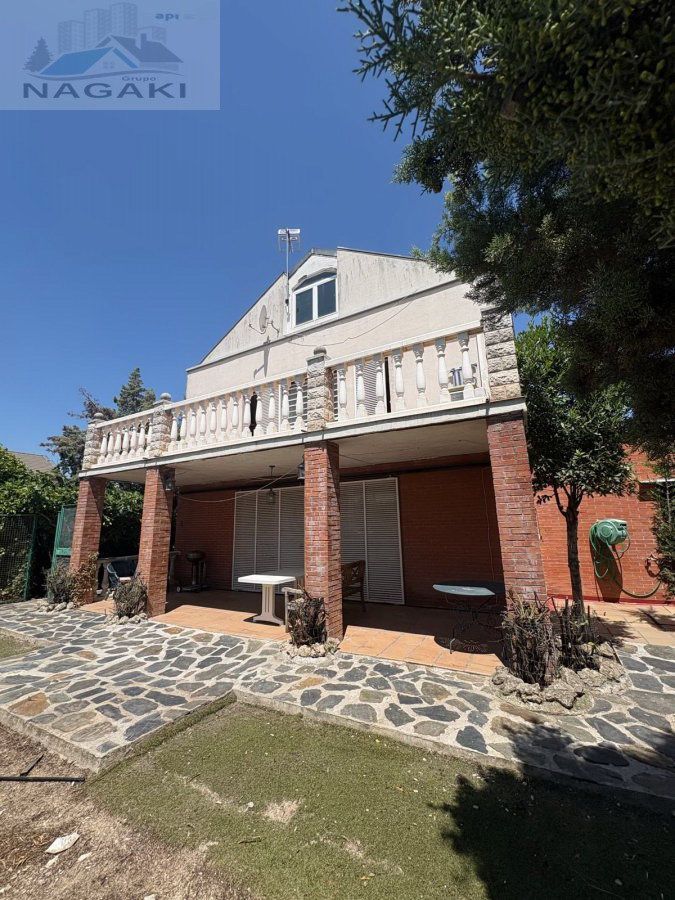 Vista exterior de Casa o xalet en venda en Rivas-Vaciamadrid amb Terrassa