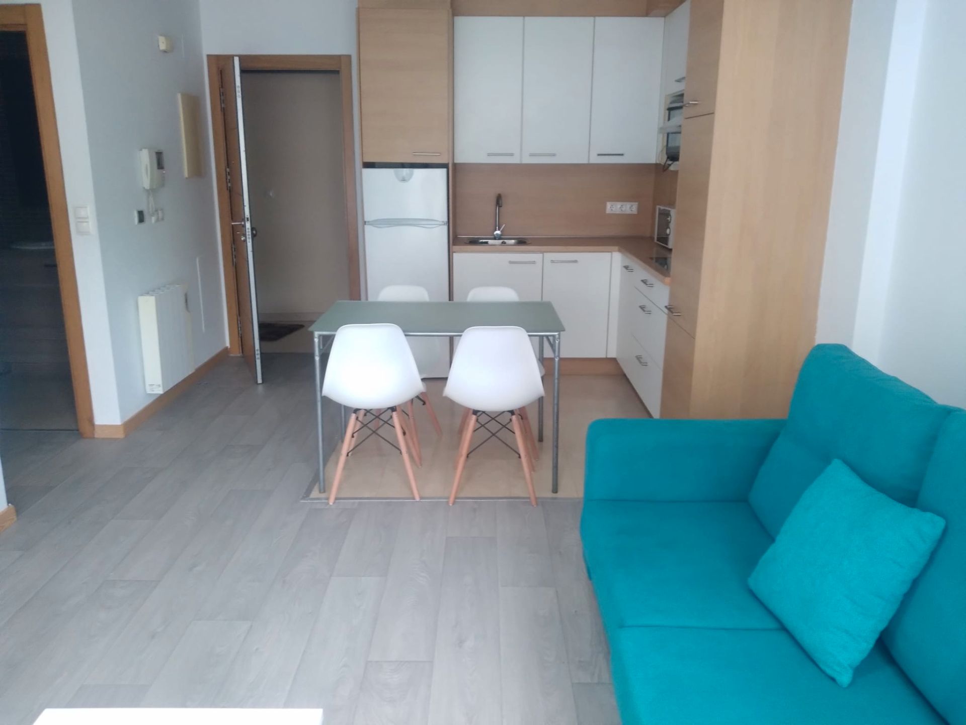 Cuina de Apartament de lloguer en Pontevedra Capital  amb Calefacció, Moblat i Forn
