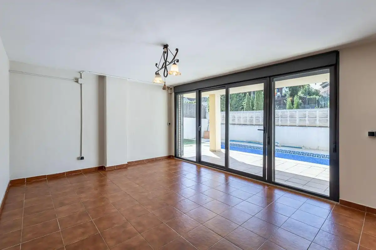 Sala d'estar de Casa adosada en venda en Albolote amb Aire condicionat, Calefacció i Jardí privat