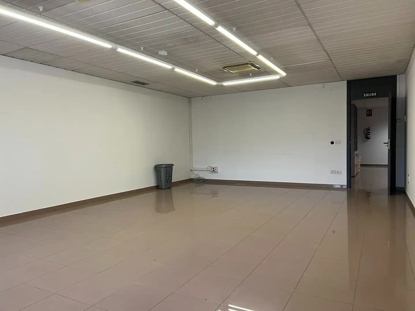 Nave industrial de alquiler en Santiago de Compostela  con Calefacción