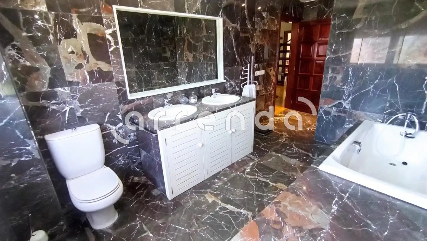 Baño de Casa o chalet en venta en Villalbilla con Calefacción, Jardín privado y Terraza