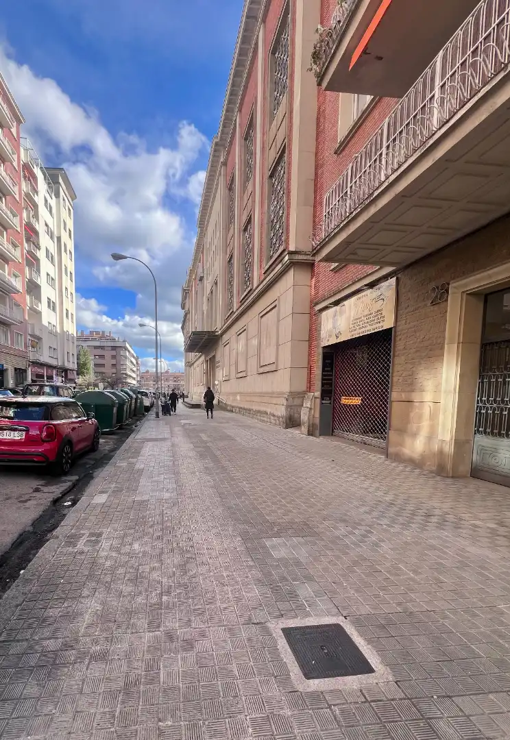 Vista exterior de Local en venta en  Pamplona / Iruña
