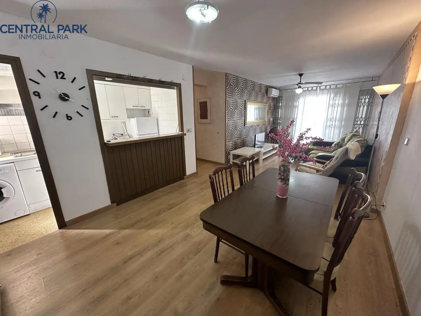 Menjador de Apartament en venda en Salou amb Aire condicionat, Terrassa i Moblat