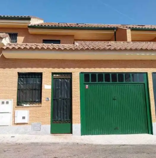 Vista exterior de Casa adosada en venta en Torrijos
