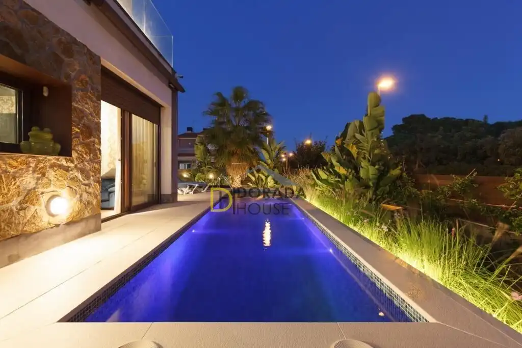 Swimming pool of Houses for sale in Cambrils  with Air Conditioner, Private garden and Terrace