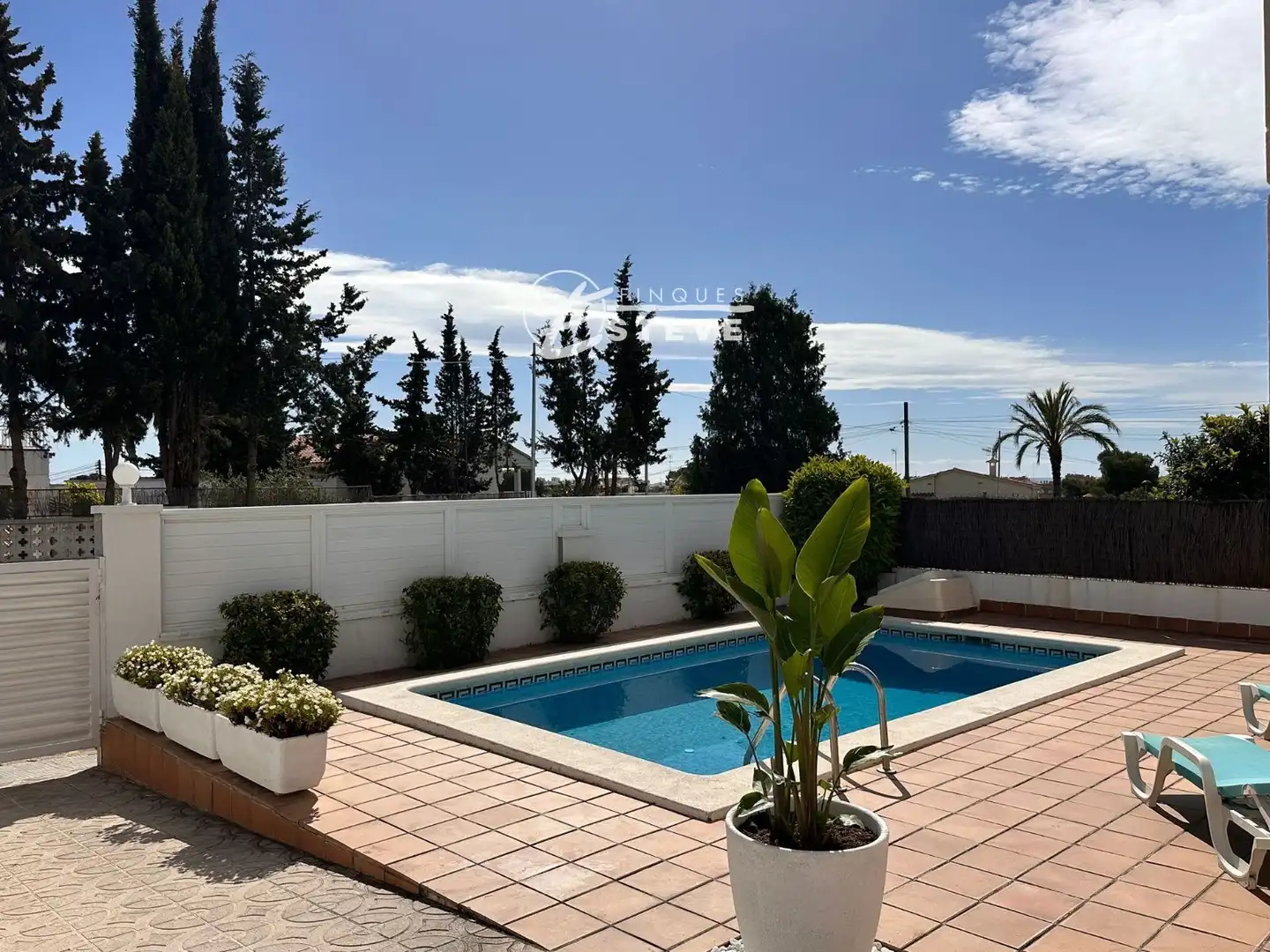 Vista exterior de Casa o chalet de alquiler en Calafell con Piscina y Amueblado