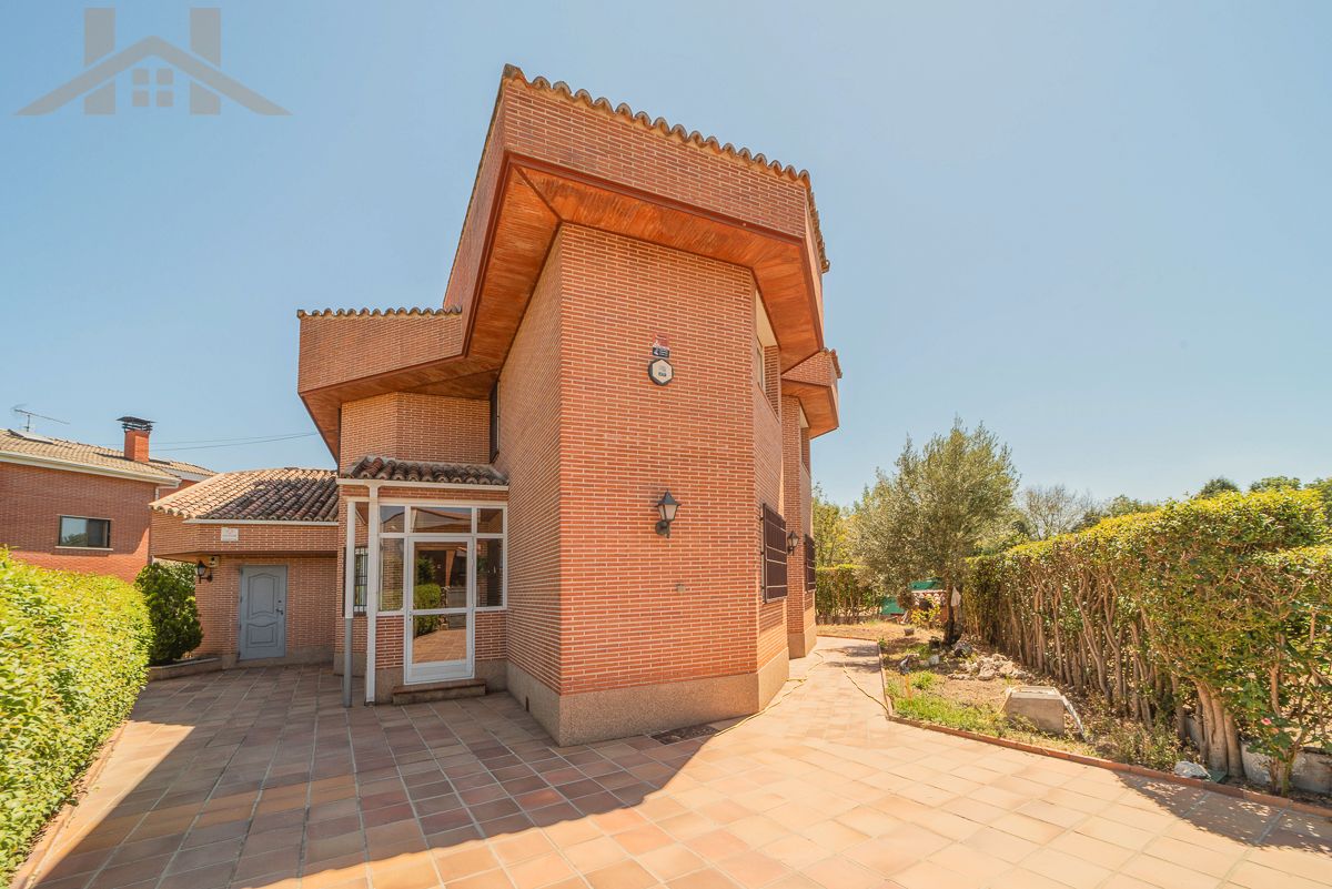 Exterior view of House or chalet for sale in Guadarrama  with Private garden and Community pool