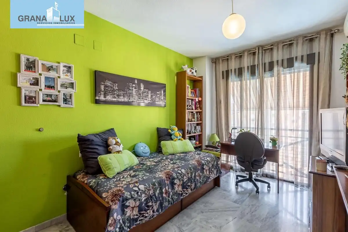 Bedroom of Flat for sale in Granada  with Air Conditioner, Heating and Terrace