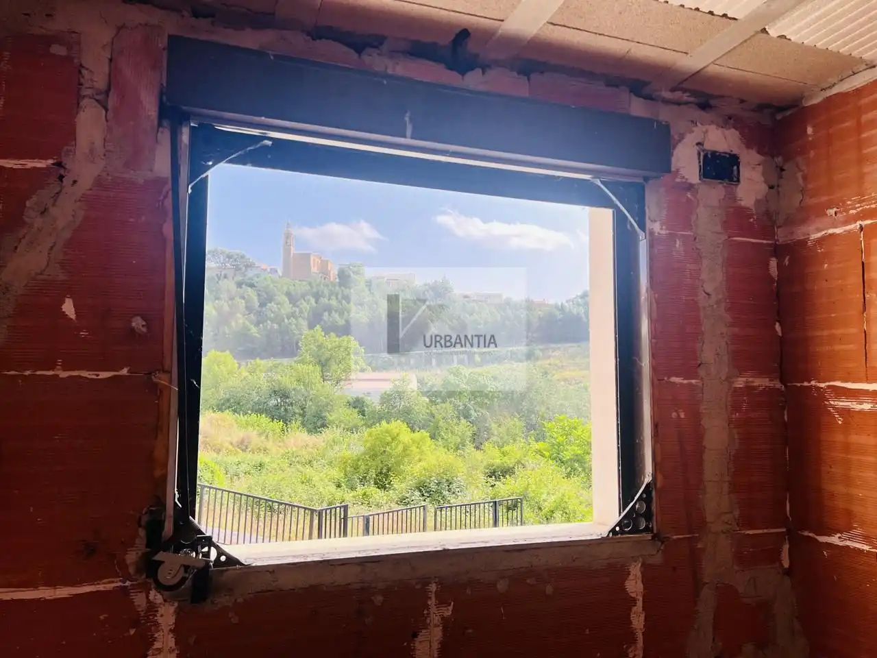 Außenansicht von Einfamilien-Reihenhaus zum Verkauf in Torres del Río mit Privatgarten
