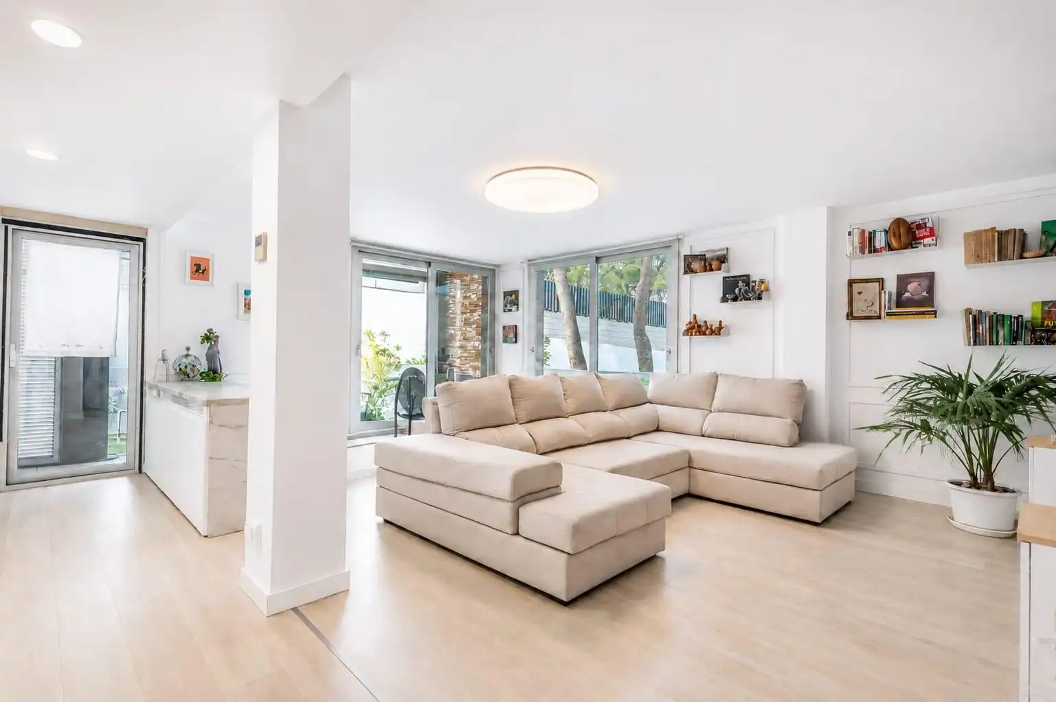 Sala de estar de Planta baja en venta en Calvià con Aire acondicionado, Calefacción y Jardín privado