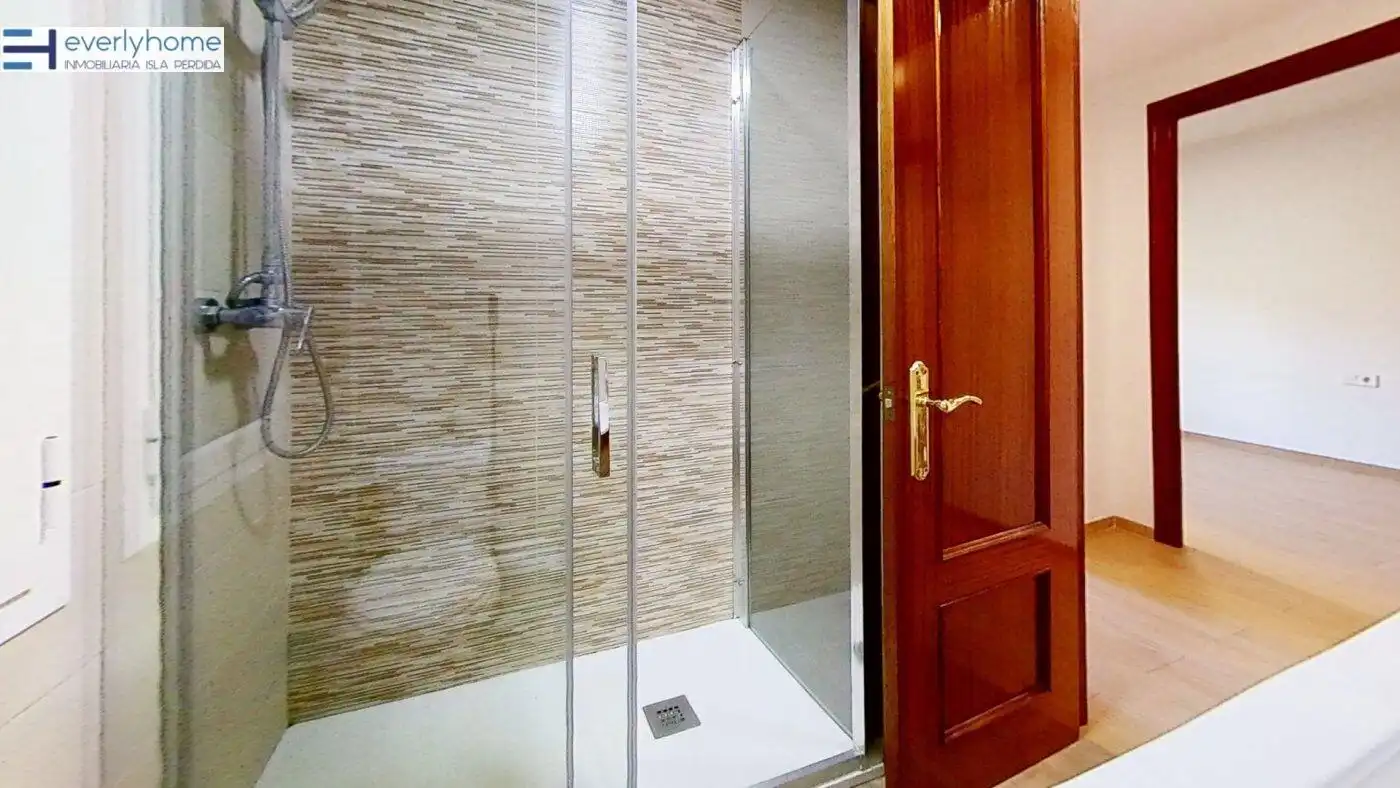 Bathroom of Flat for share in Valencia