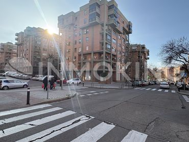 Locale commerciale in affitto a Puente de Vallecas