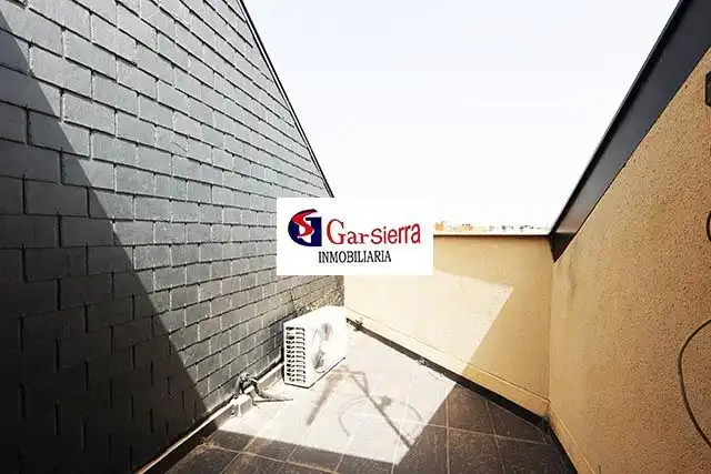 Vista exterior de Casa o chalet en venta en Madrid con Calefacción, Jardín privado y Terraza