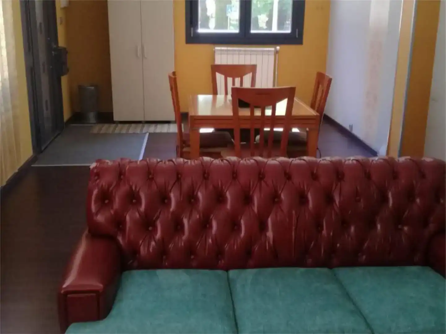 Wohnzimmer von Wohnung zur Miete in A Cañiza   mit Parkett und Möbliert