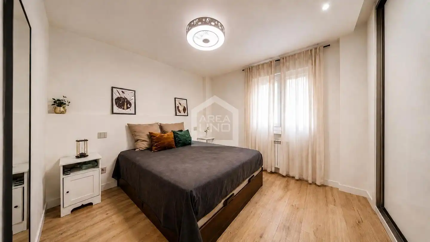 Bedroom of Flat for sale in Alcorcón  with Air Conditioner, Heating and Swimming Pool