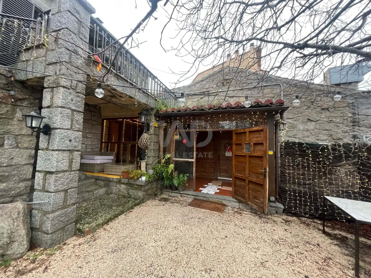 Vista exterior de Local de lloguer en Becerril de la Sierra