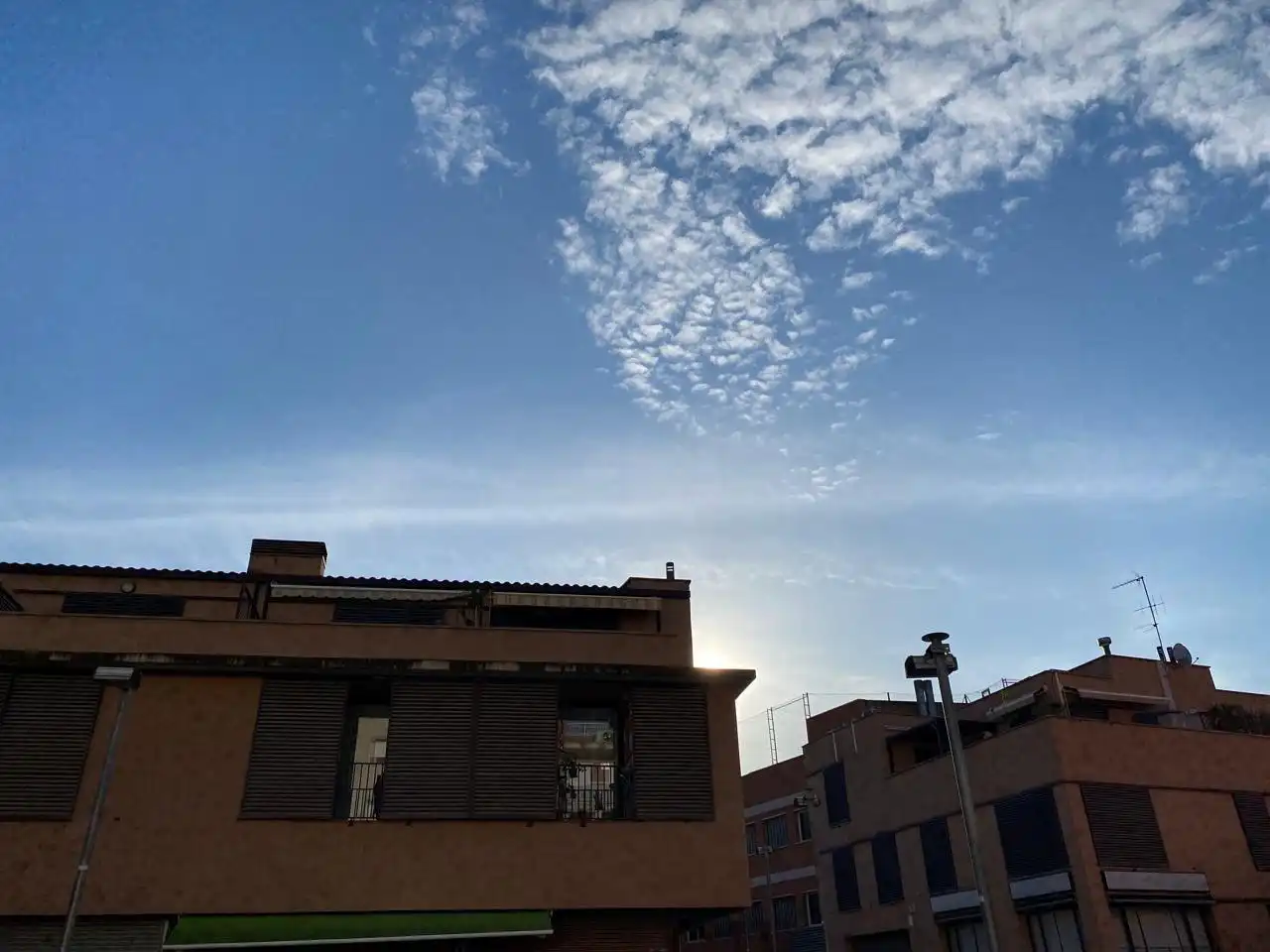 Vista exterior de Casa o xalet en venda en Viladecans amb Calefacció, Terrassa i Balcó