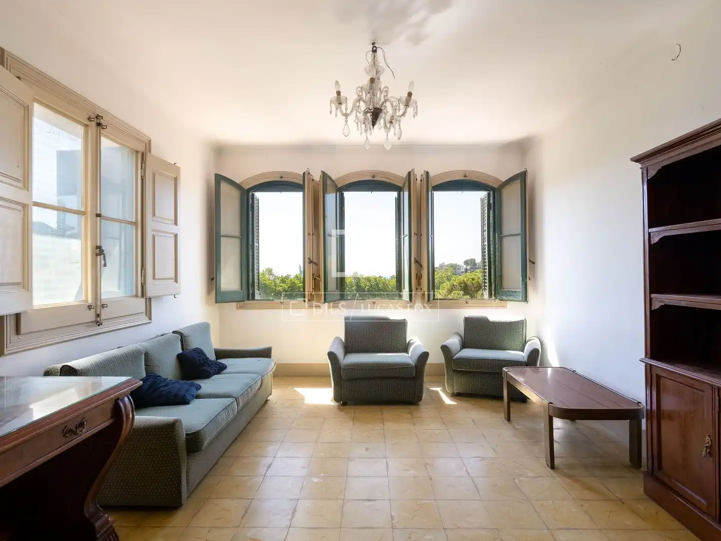 Sala d'estar de Finca rústica en venda en Alella amb Jardí privat, Terrassa i Traster