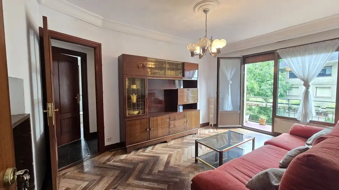 Sala d'estar de Pis en venda en Donostia - San Sebastián  amb Calefacció