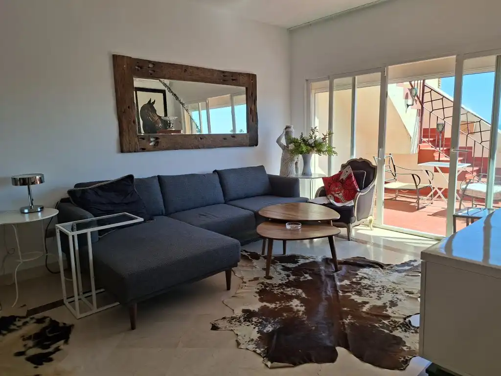 Sala de estar de Dúplex en venta en Estepona con Terraza y Piscina comunitaria