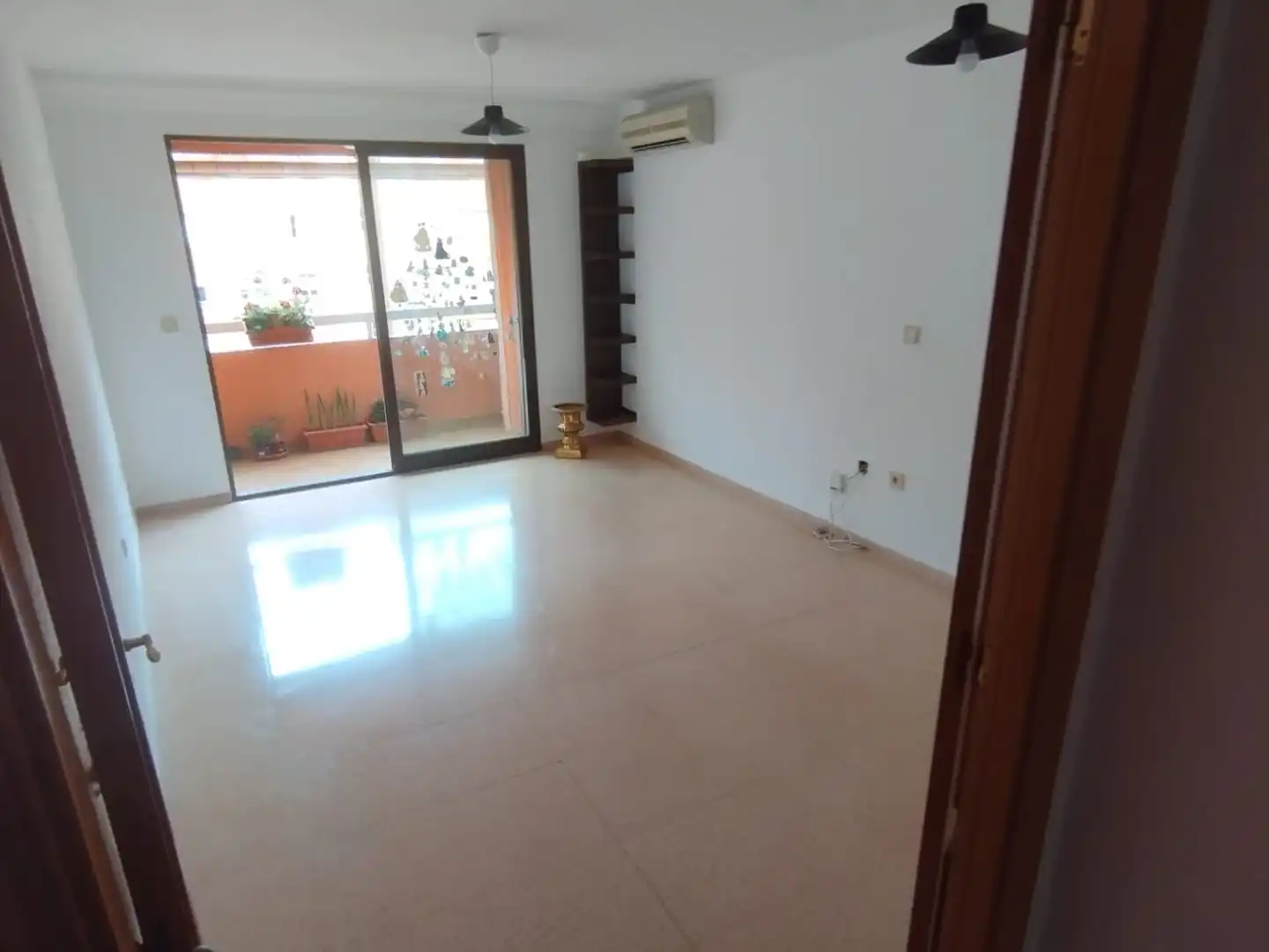 Sala de estar de Piso de alquiler en Alicante / Alacant con Aire acondicionado, Calefacción y Piscina