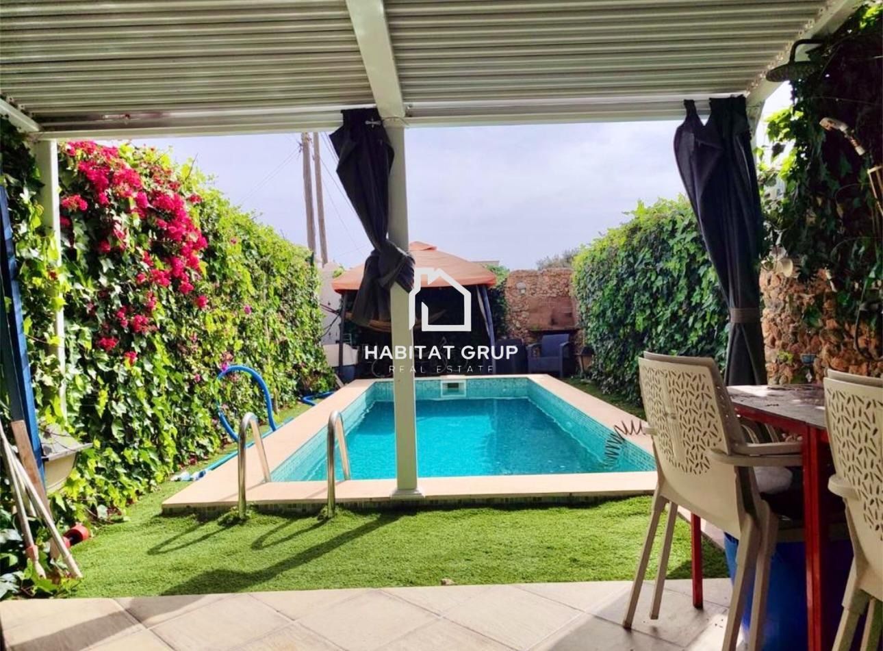 Swimming pool of House or chalet for sale in Maó  with Air Conditioner, Heating and Private garden