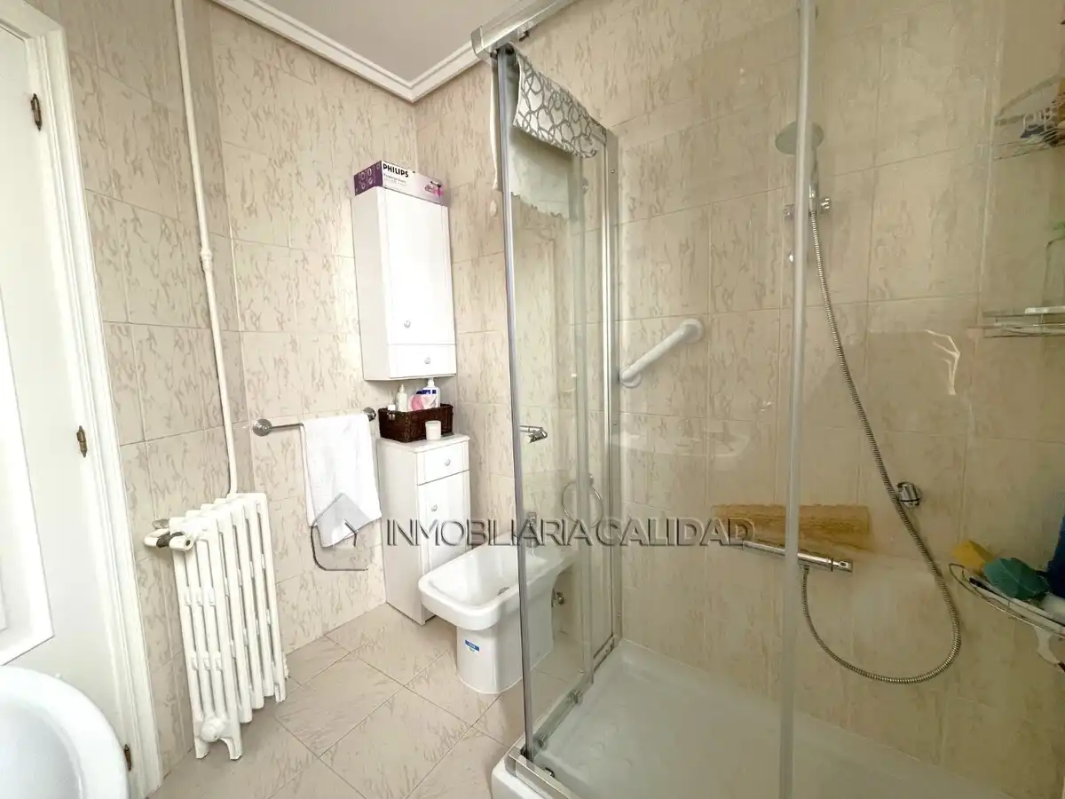 Bathroom of Flat for rent in Burgos  with Heating and Furnished