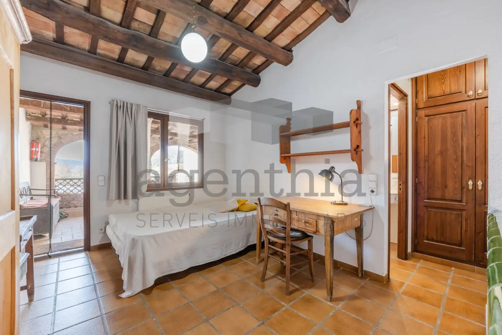 Habitación de Finca rústica en venta en Vilablareix con Calefacción, Trastero y Balcón