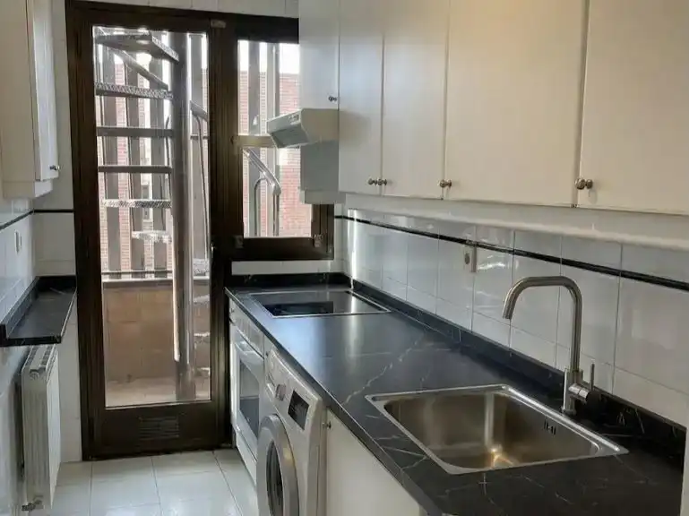 Küche von Wohnung zur Miete in Avenida Europa