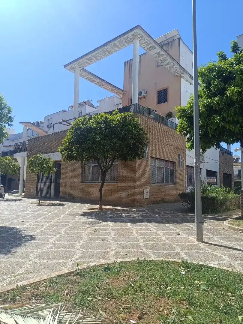 Vista exterior de Planta baja de alquiler en Dos Hermanas con Aire acondicionado