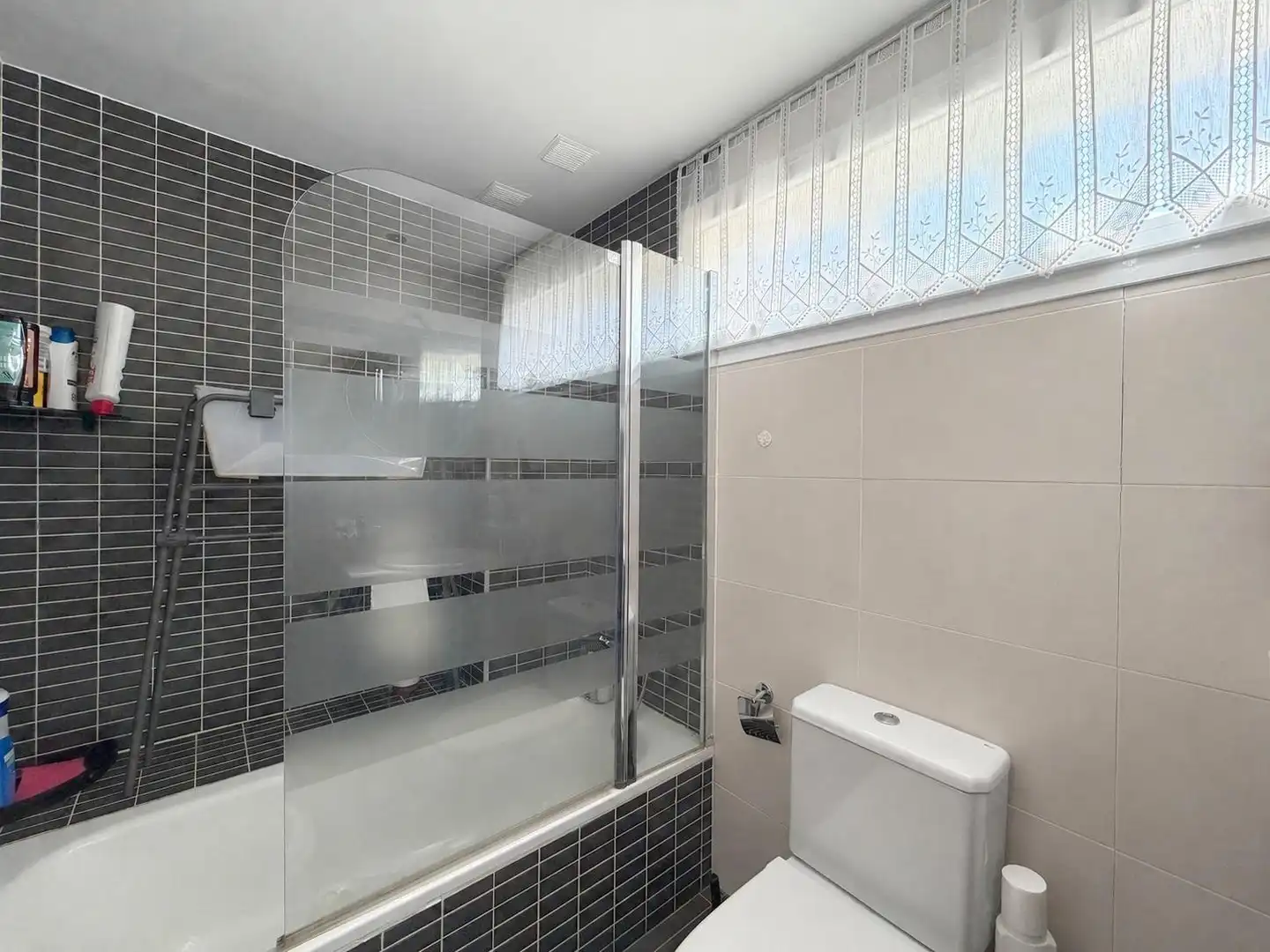 Baño de Piso en venta en Ávila con Calefacción, Trastero y Amueblado