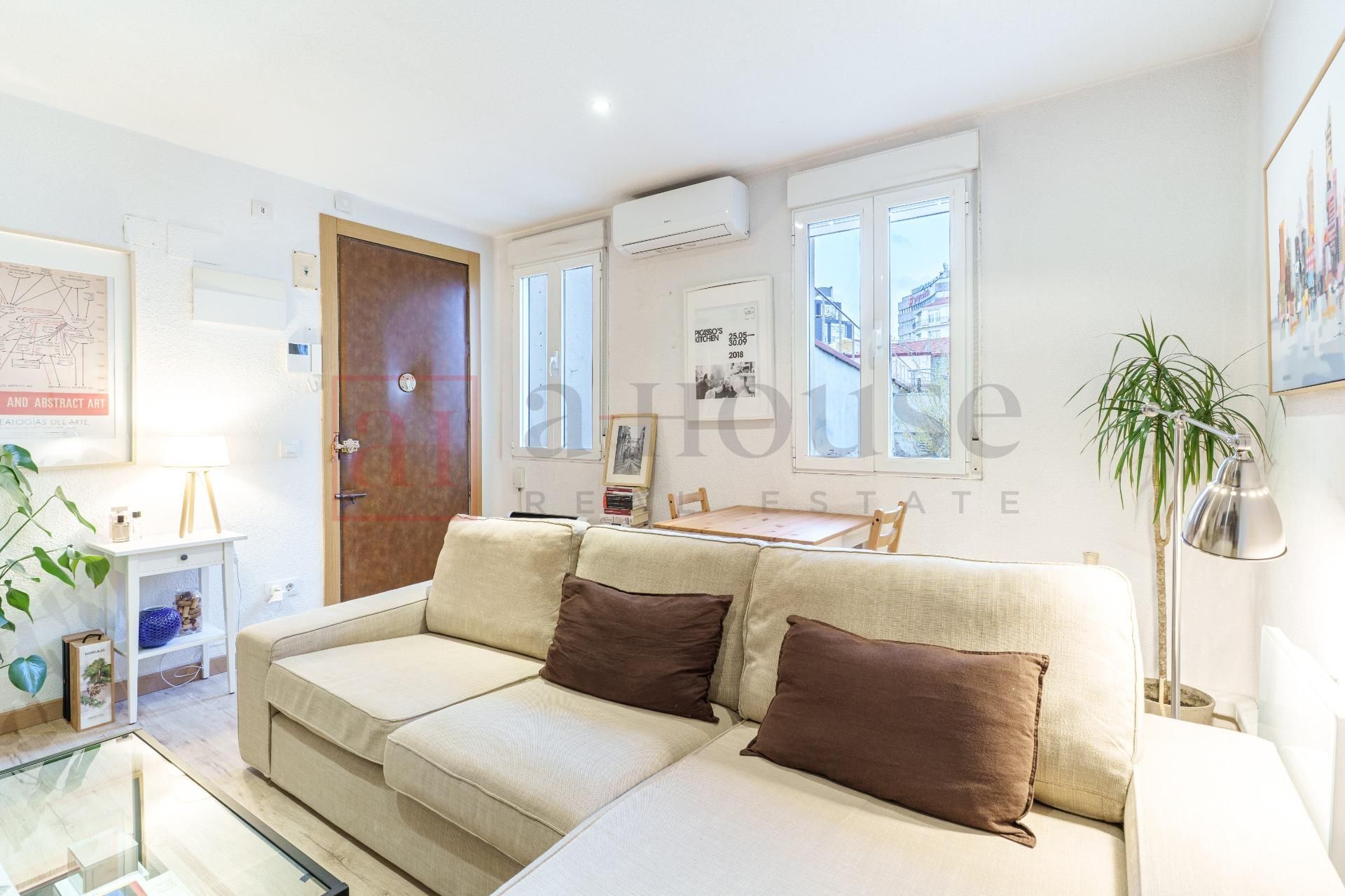 Exterior view of Flat for sale in  Madrid Capital  with Air Conditioner, Heating and Furnished