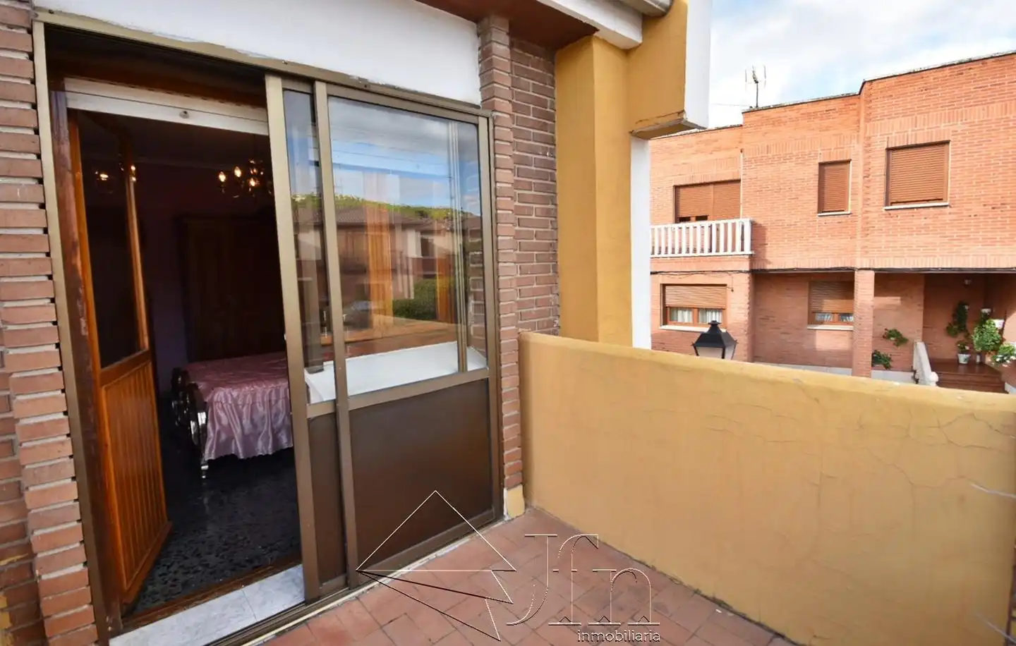 Terrasse von Einfamilien-Reihenhaus zum Verkauf in Íscar mit Heizung und Balkon