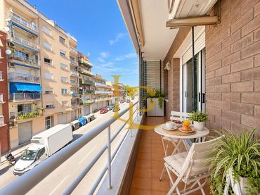 Piso con balcón en venta en Ca n'Oriol
