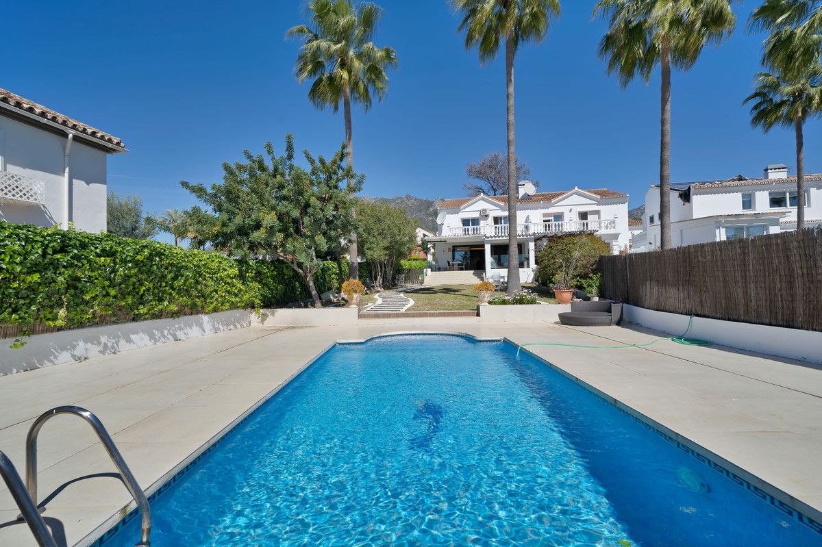 Swimming pool of Single-family semi-detached for sale in Marbella  with Terrace and Community pool