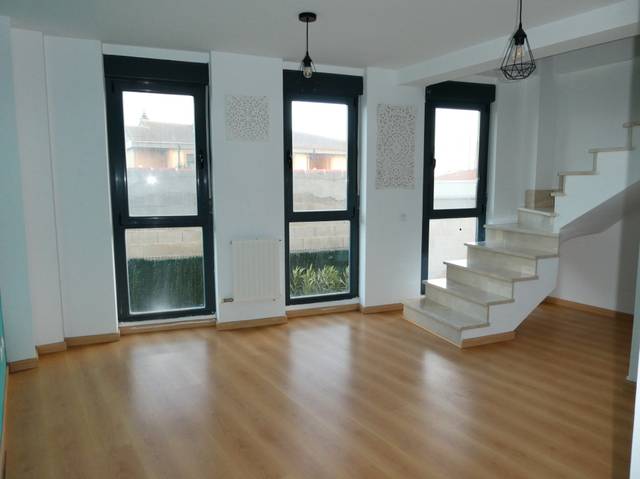 Dúplex en Venta en Calle Arroyo, 4D en Coreses