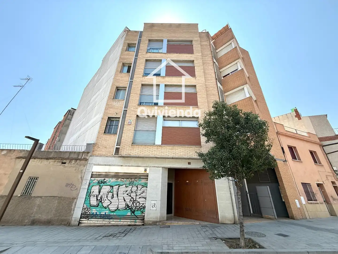 Vista exterior de Pis en venda en Montcada i Reixac amb Terrassa i Balcó