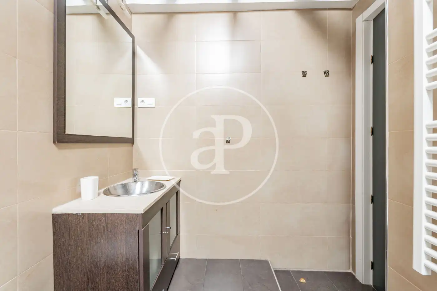 Badezimmer von Dachboden zum Verkauf in Madrid mit Klimaanlage, Heizung und Abstellraum