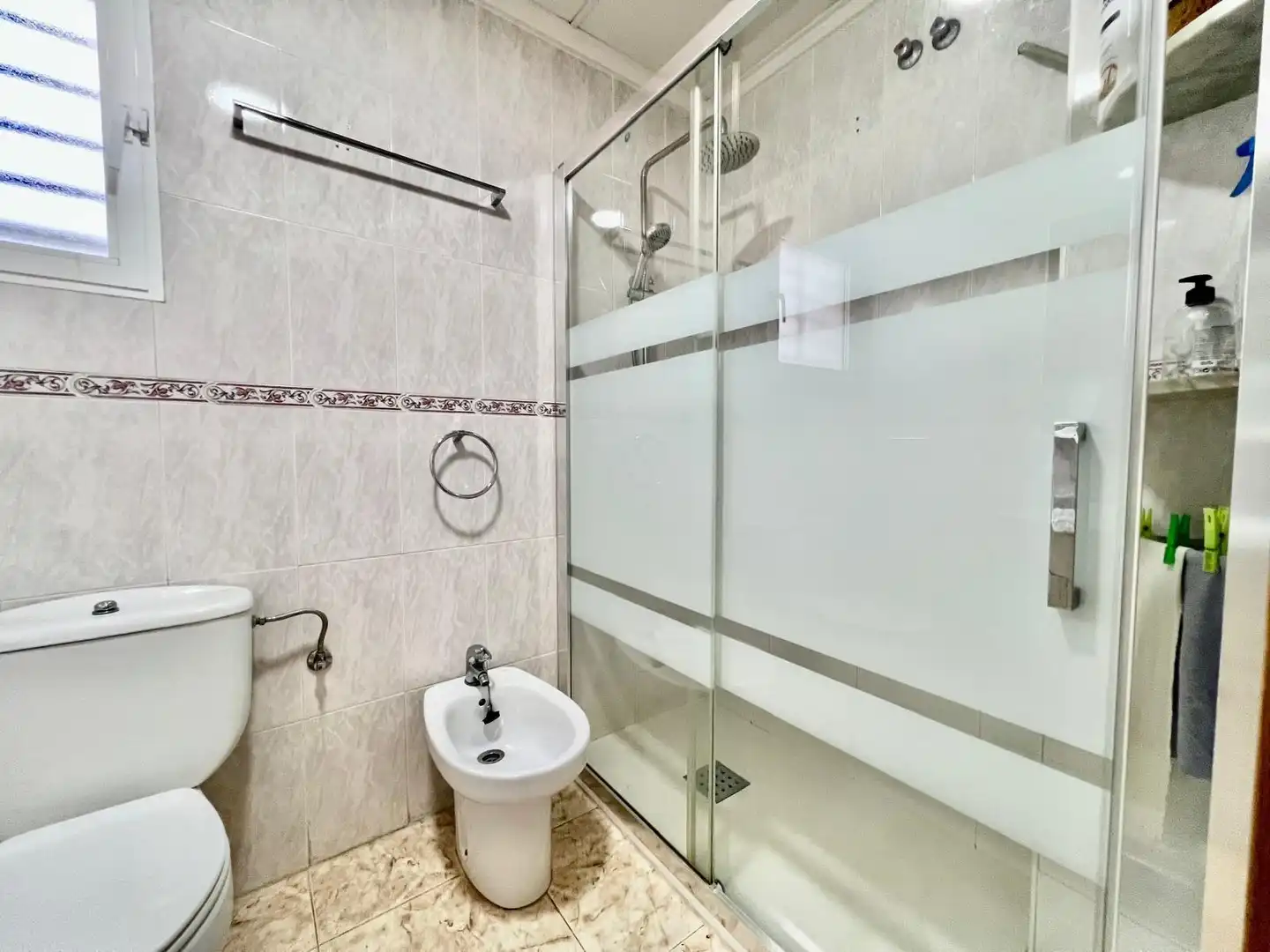 Badezimmer von Wohnungen zum Verkauf in Torrevieja mit Klimaanlage, Heizung und Möbliert