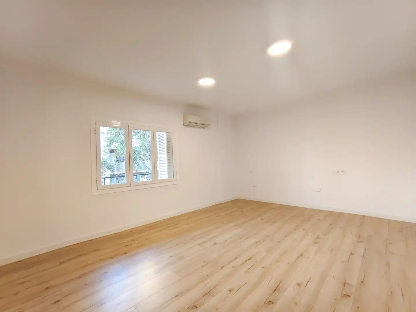 Flat for rent in  Palma de Mallorca  with Air Conditioner, Terrace and Balcony