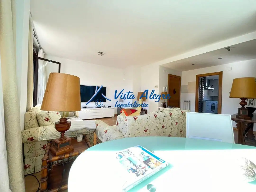 Sala de estar de Ático en venta en Haro con Calefacción, Parquet y Terraza