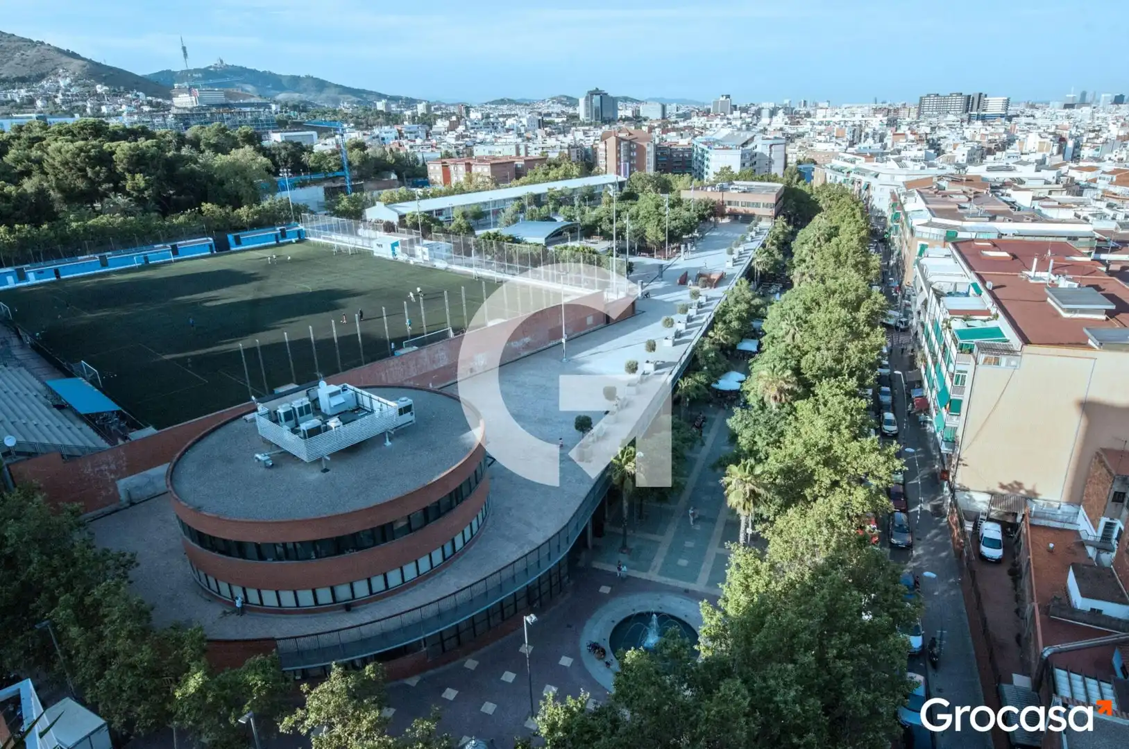 Vista exterior de Pis en venda en Esplugues de Llobregat amb Aire condicionat, Terrassa i Traster